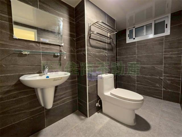 高雄新興區大樓-11