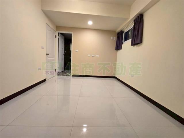 高雄新興區大樓-7