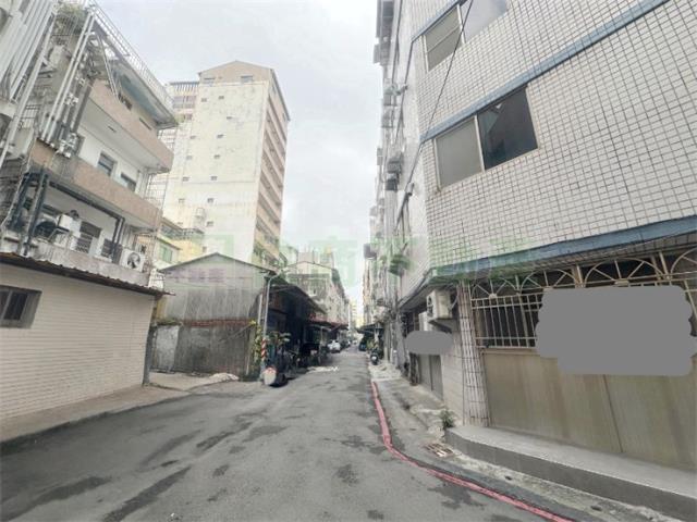 高雄新興區公寓-9